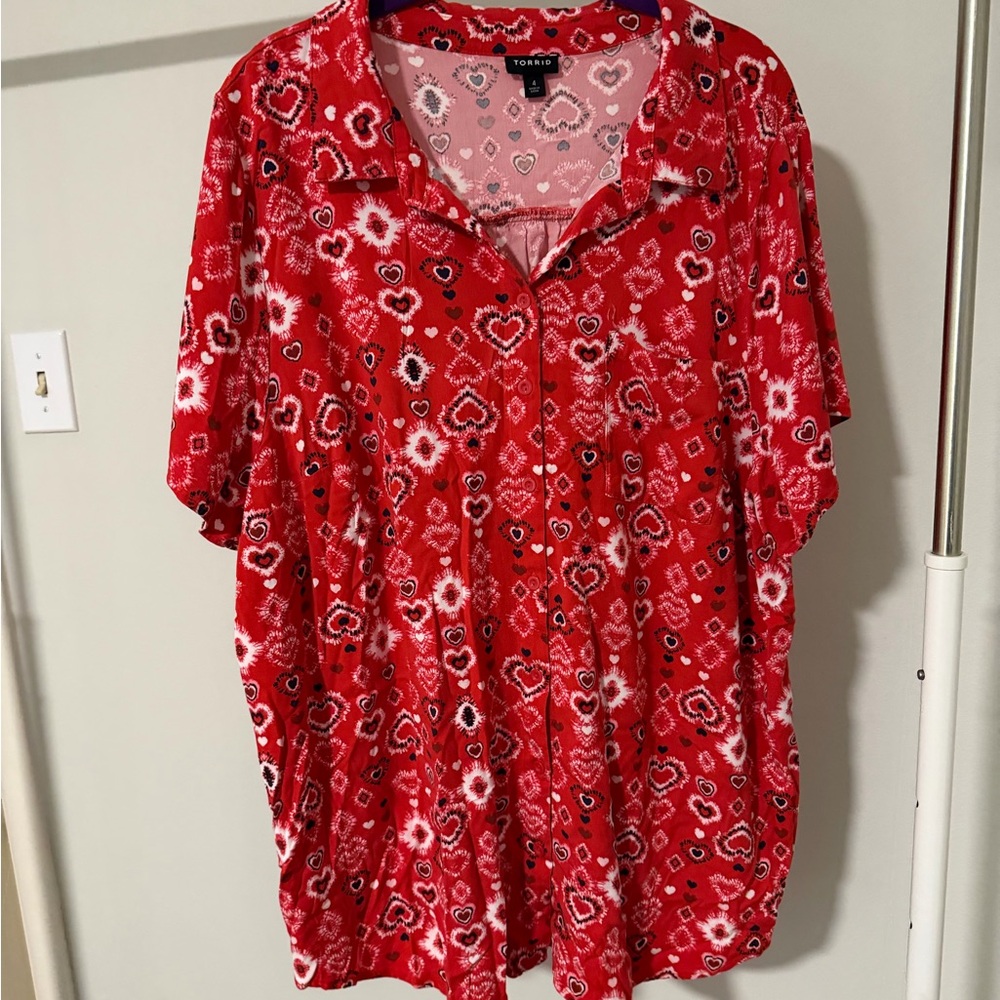 Torrid Red Heart Pattern Blouse Size 4